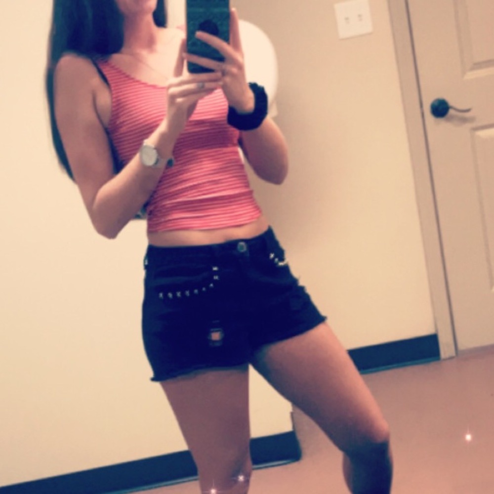 Hot kiss jean shorts